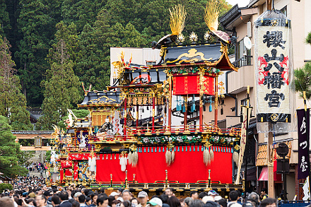 秋の高山祭（八幡祭） 毎年10月9日・10日