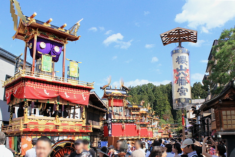 屋台曳き揃え