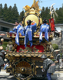 東山白山神社 神楽台