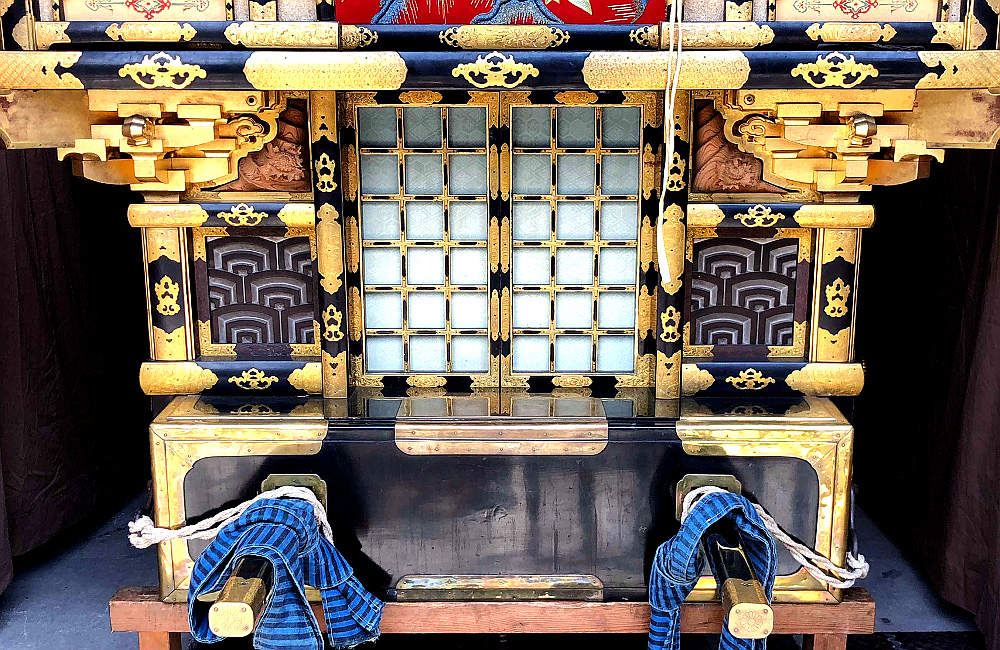 東山白山神社 神楽台3